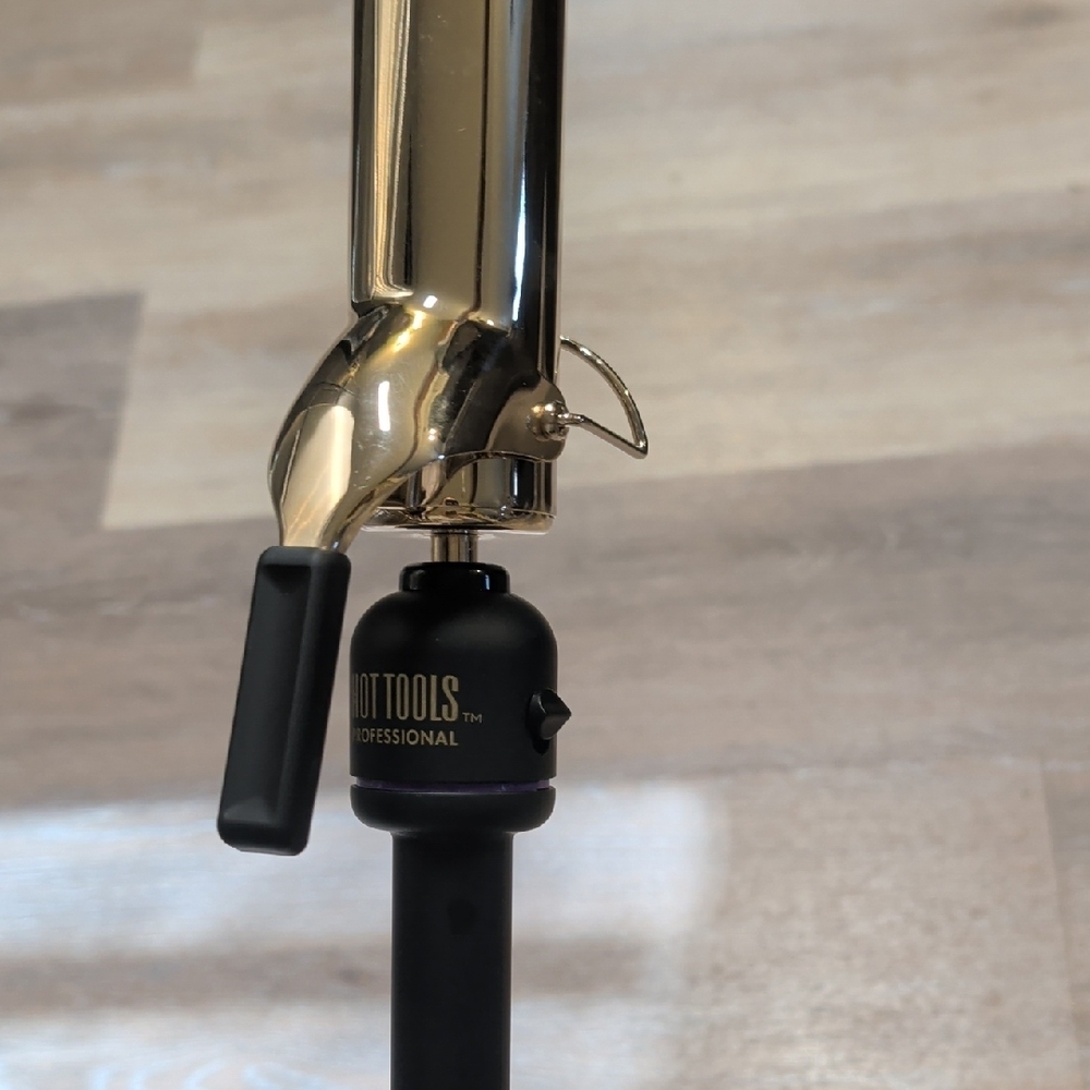Hot Tools Curling Iron - Picture 2 of 4